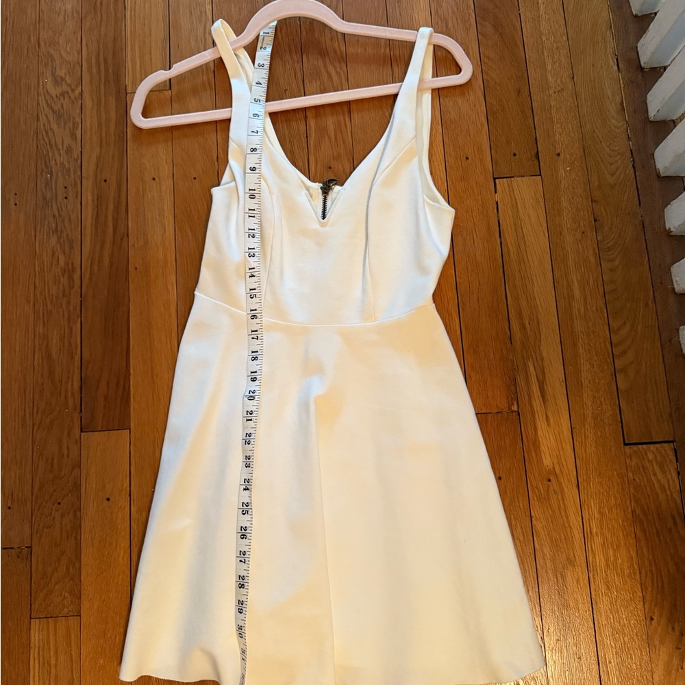 Elegant White Sleeveless Dress